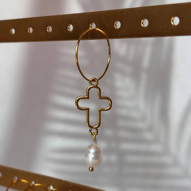 Mix and Match – Boucles d'oreilles simples avec pendentif: Croix avec perle-foi