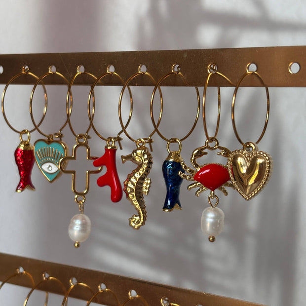Mix and Match – Boucles d'oreilles simples avec pendentif: Poisson rouge - liberté