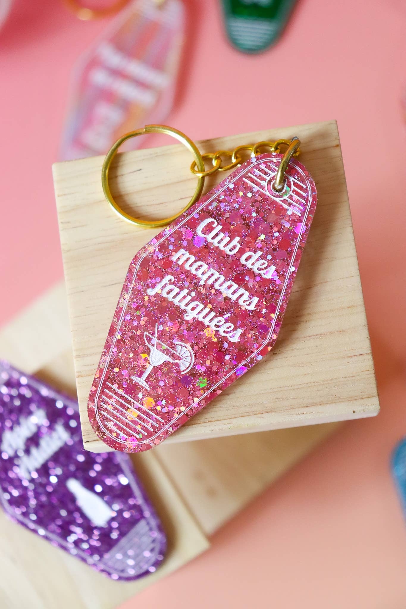 Porte clés Club des mamans fatiguées: Paillettes joie rouge