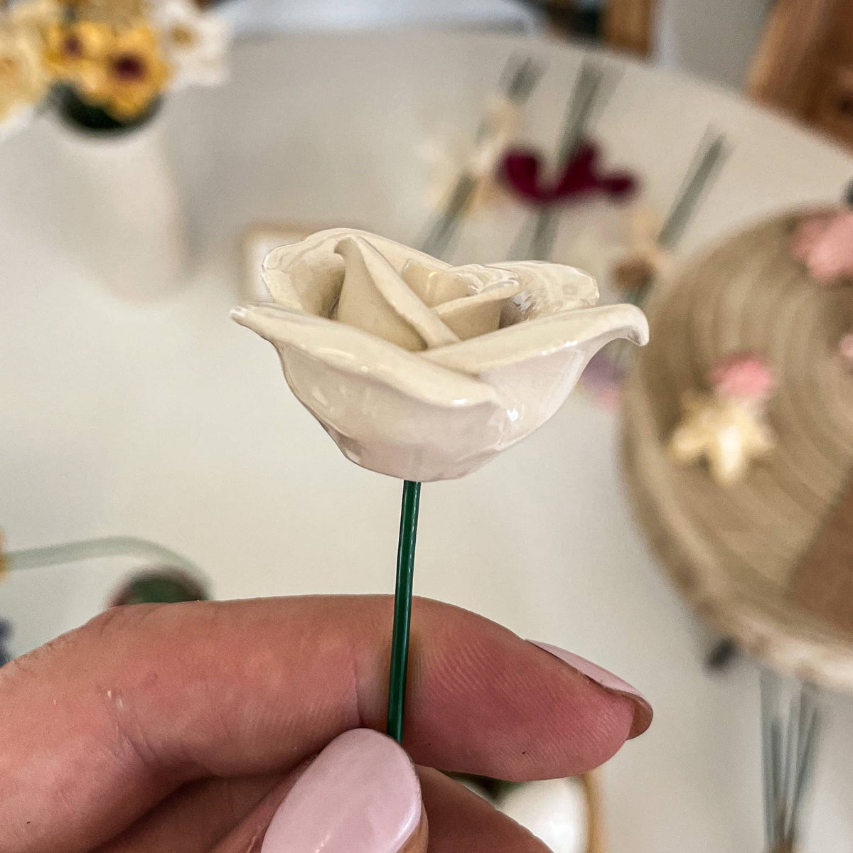 Rose en céramique: Rouge/jaune