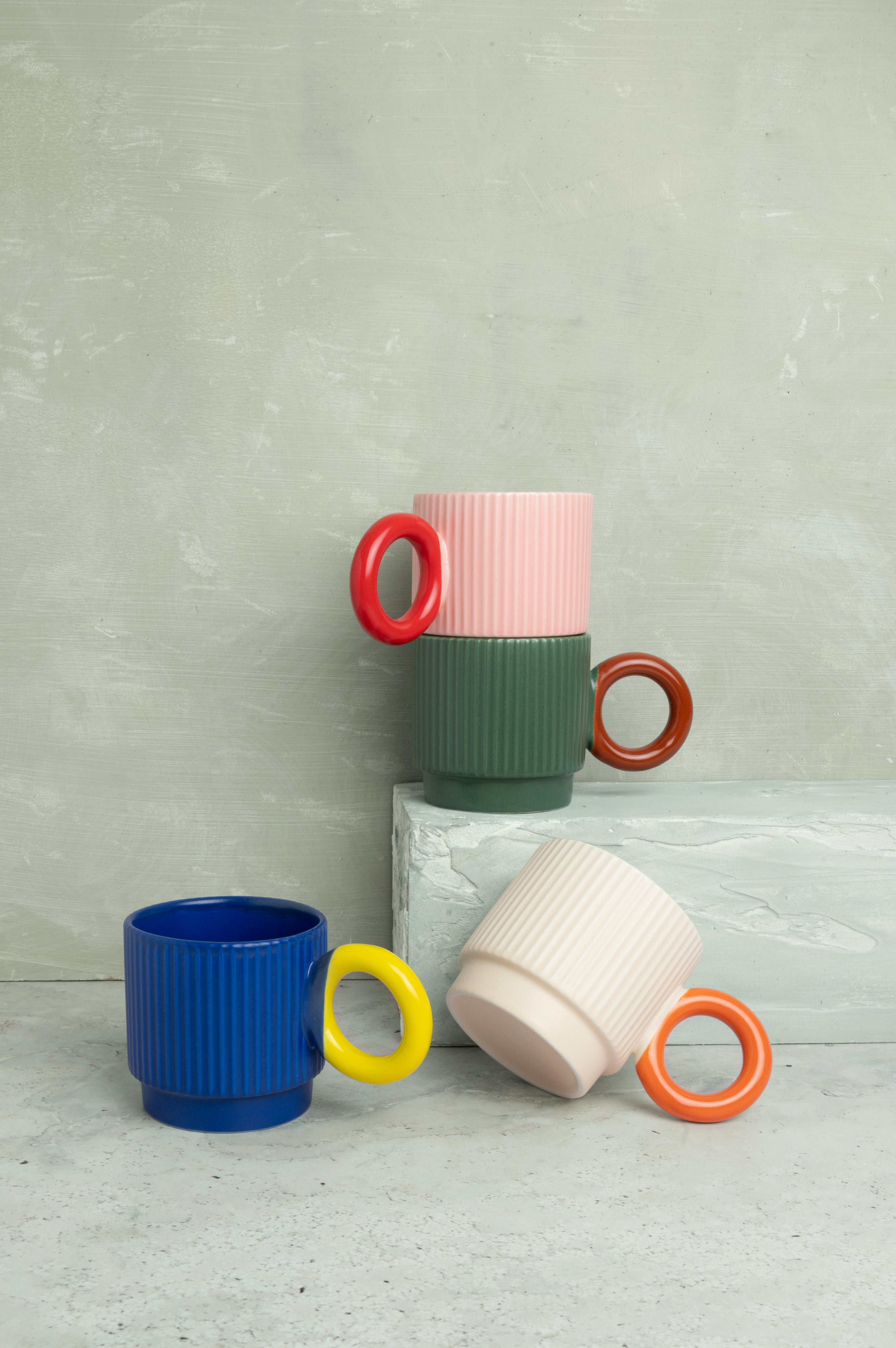 Mug vert à anse brune
