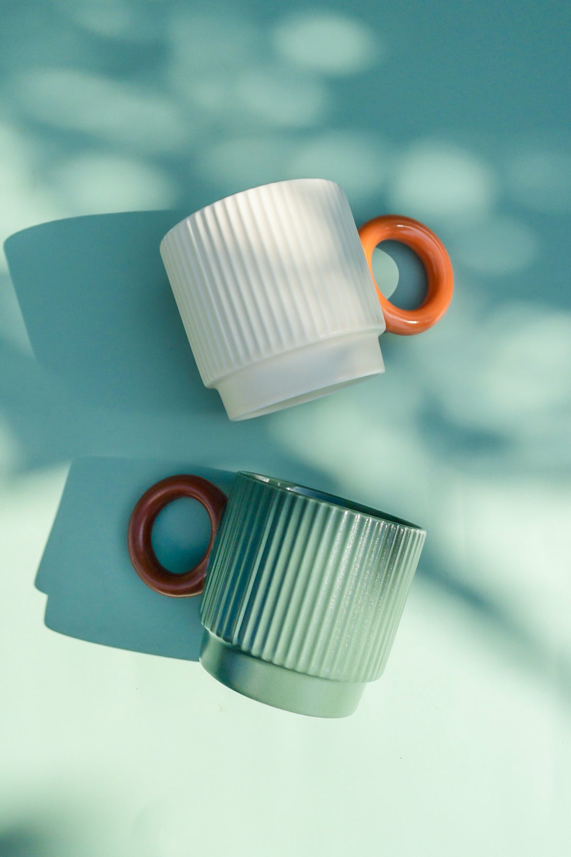 Mug vert à anse brune