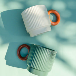 Mug vert à anse brune