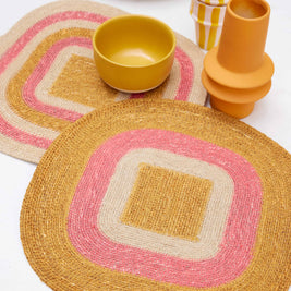 Set de table en raphia et rayures bohèmes Mada Corail