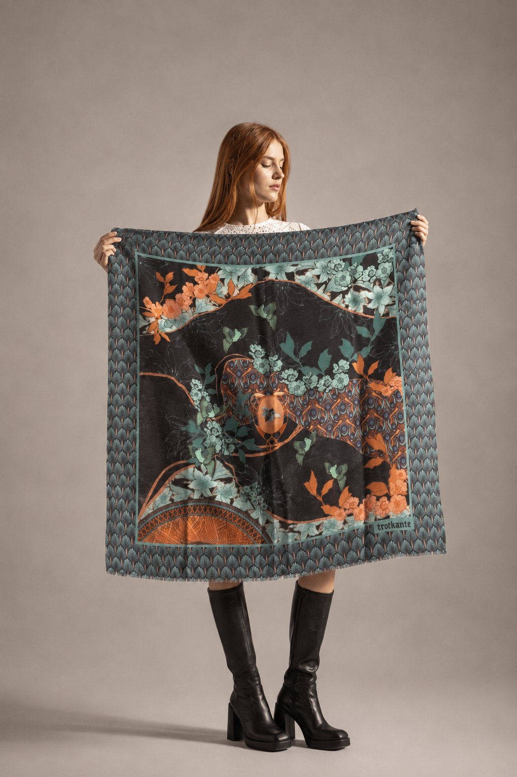 Foulard carré 90x90cm en cachemire imprimé LYS INDIGO