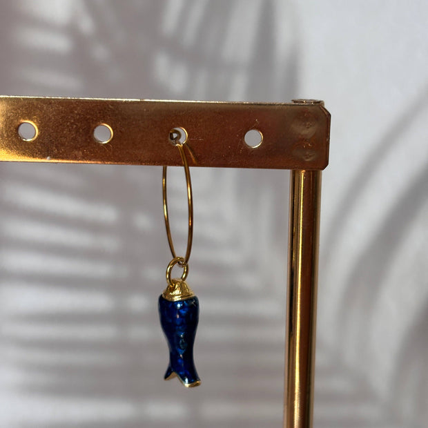 Mix and Match – Boucles d'oreilles simples avec pendentif: Poisson bleu - liberté