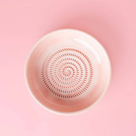 Assiette râpe à ail - Grande céramique rose - Valentina