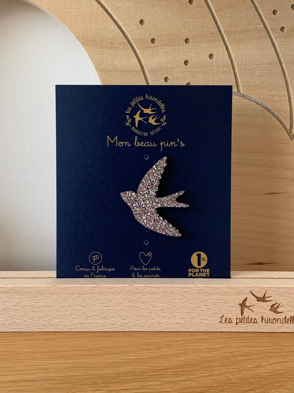 Pin's en paillettes - Hirondelle: Doré