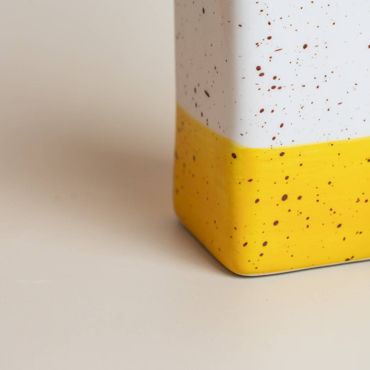 Distributeur d'huile d'olive artisanal en céramique 475 ml – Cannelle