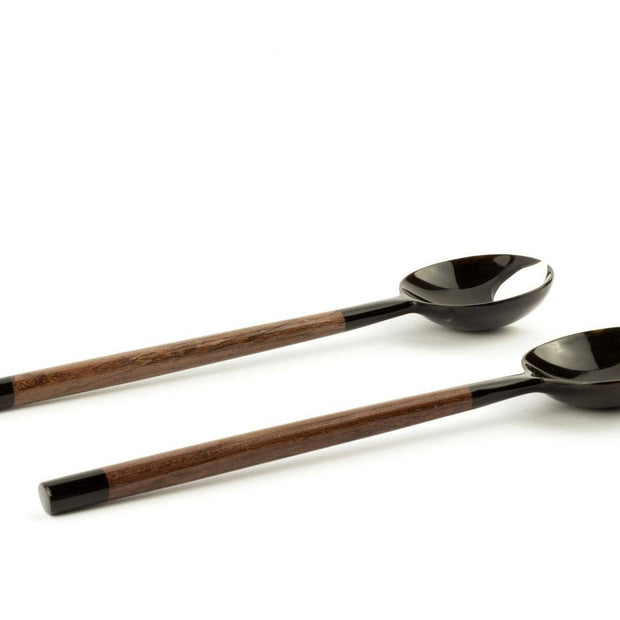 Couverts ronds en forme de griffe de crabe en corne noire et bois