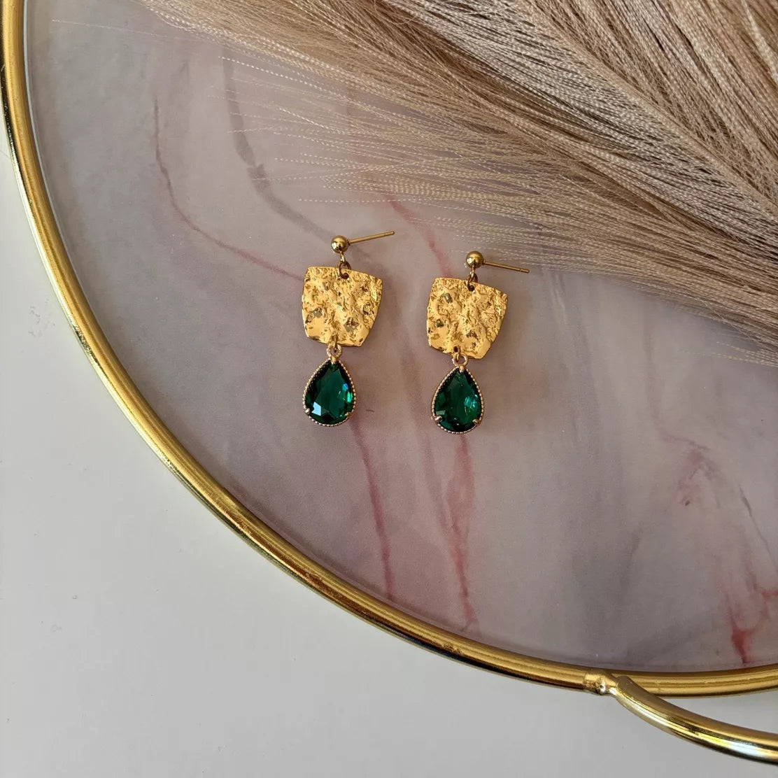 BO Martelée avec cristal vert
