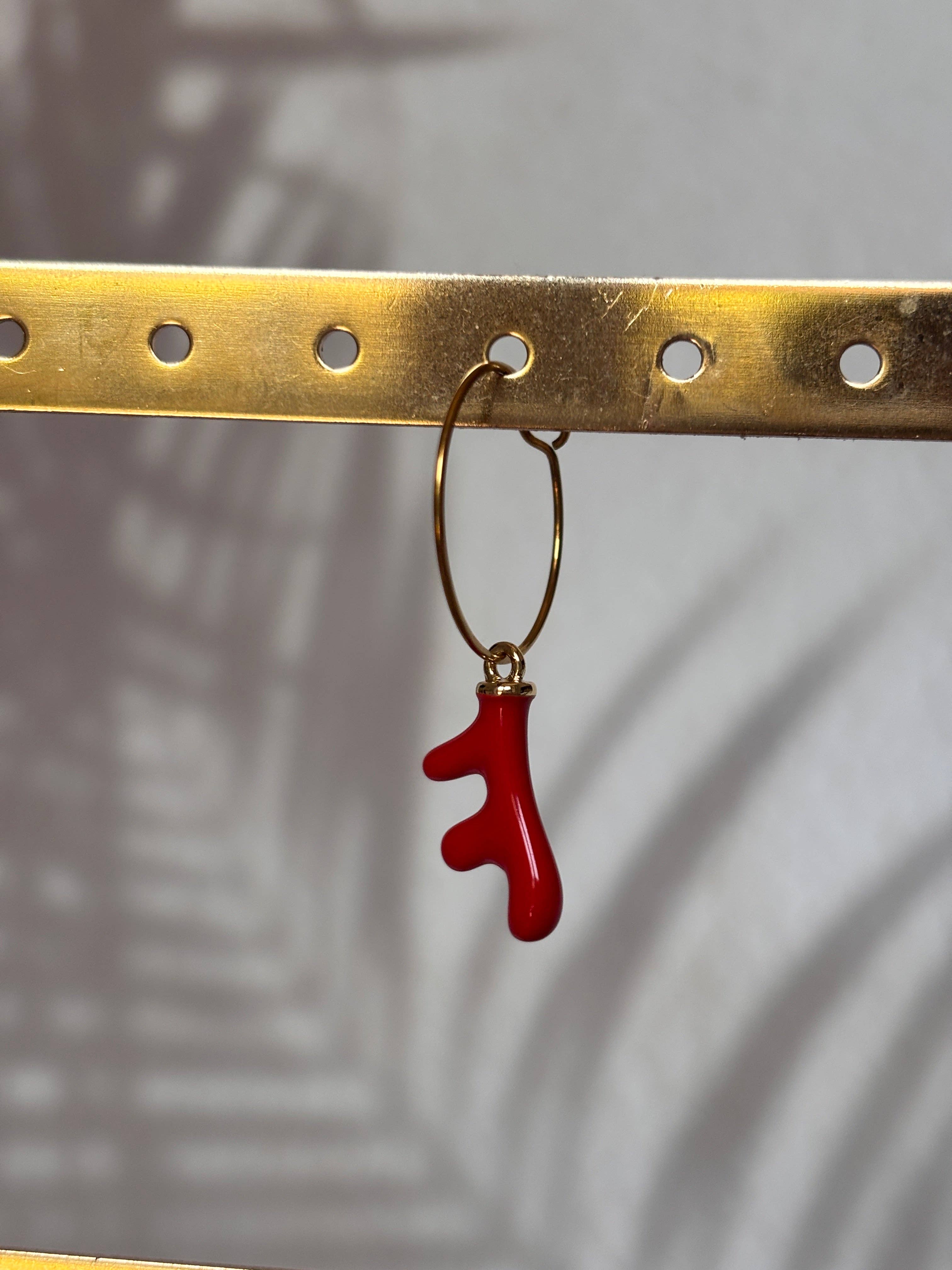 Mix and Match – Boucles d'oreilles simples avec pendentif: Poisson rouge - liberté