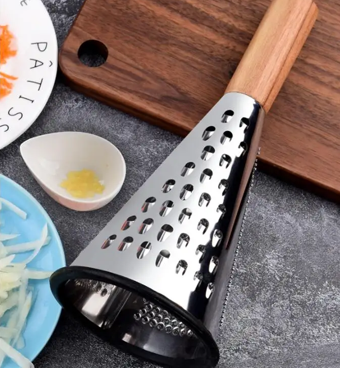 Râpe conique à fromage et légumes avec poignée en bois