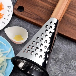 Râpe conique à fromage et légumes avec poignée en bois