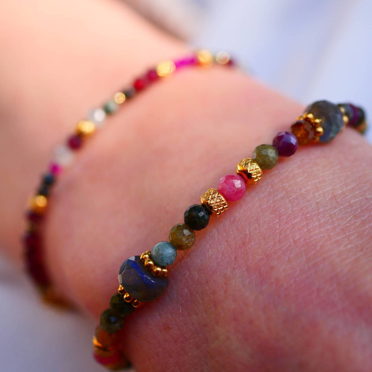 Bracelet AARAM en acier inoxydable avec tourmalines, rhodonites et labradorite