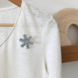 Pin's en paillettes - Flocon de neige: Bleu