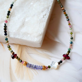 Bracelet ADVITIYA en acier inoxydable avec tourmaline, grenat, hématite, nacre et tanzanite