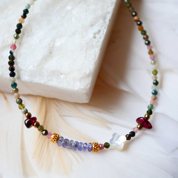 Bracelet ADVITIYA en acier inoxydable avec tourmaline, grenat, hématite, nacre et tanzanite