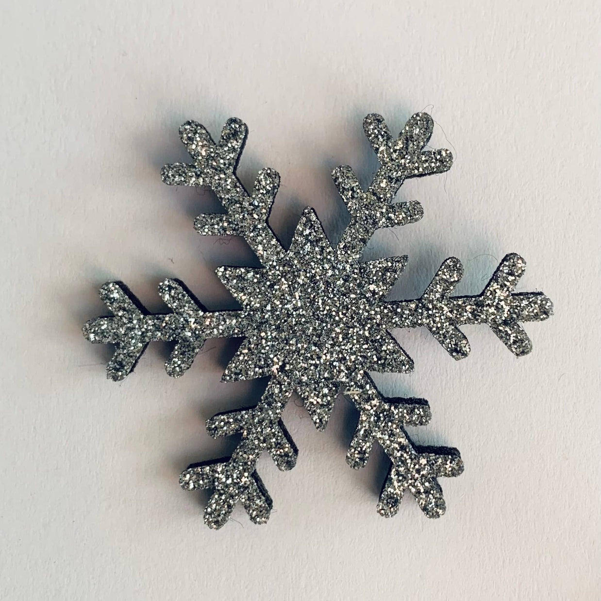 Pin's en paillettes - Flocon de neige: Bleu