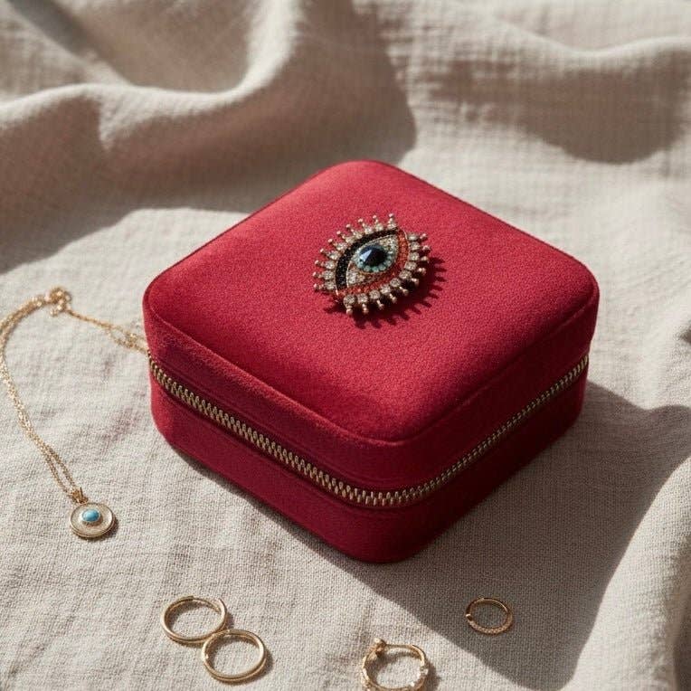 Velvet Amulet – Boîte à bijoux rouge avec broche amovible