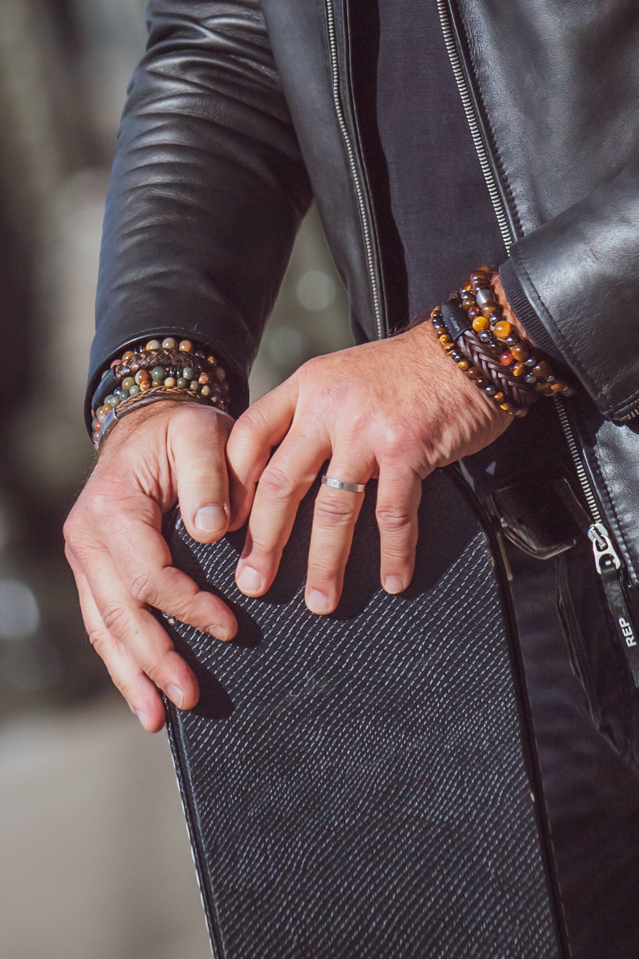 Ambarawa Nero bracelet homme en cuir tressé marron foncé: L- 19 cm