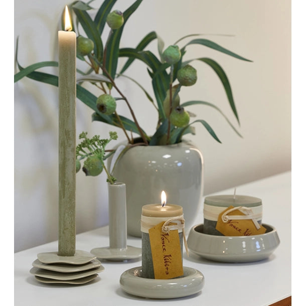 Porte-bougie en lys avec finition brillante, sable