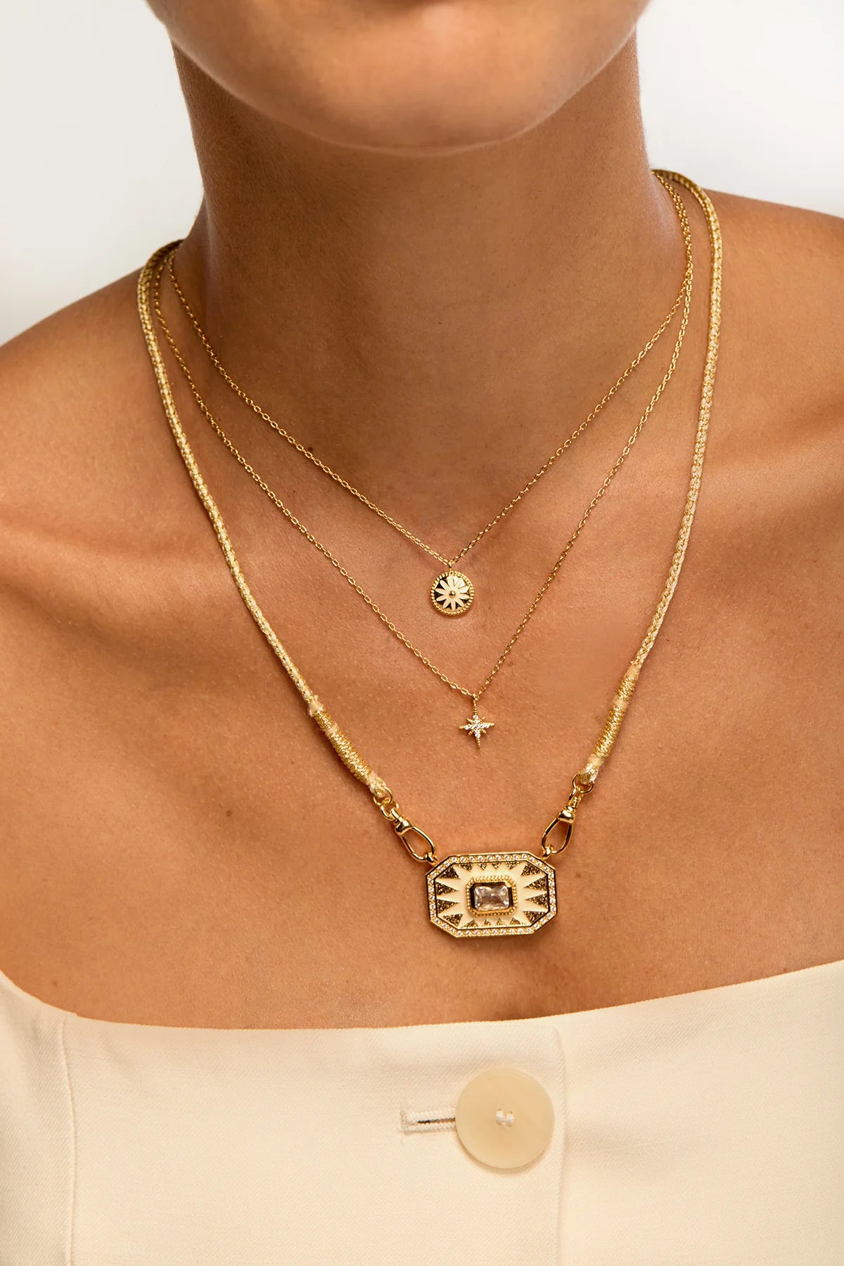 COLLIER -IVORY FLOWER