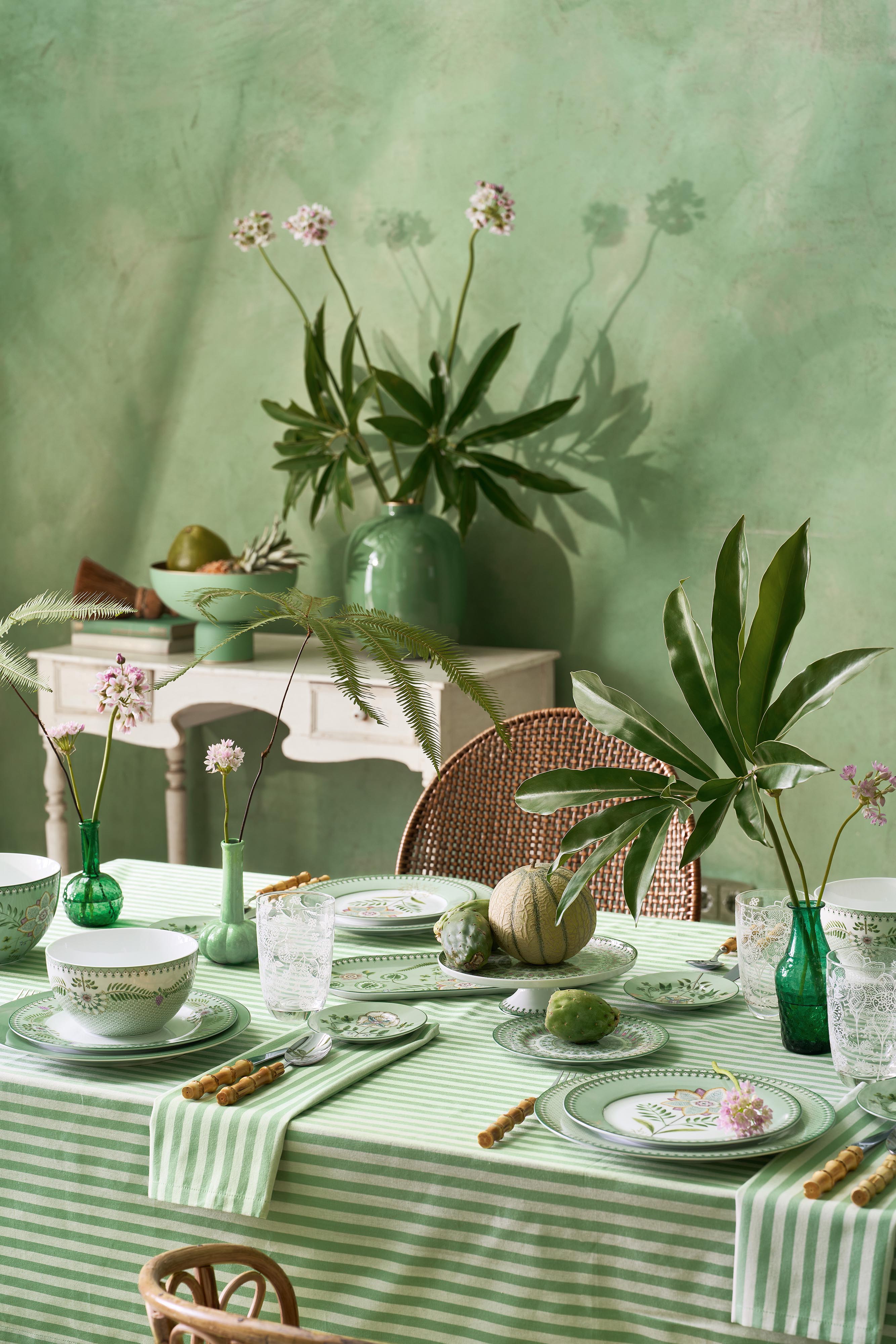 Bol 18 cm Lily & Lotus Light Green, Pip Studio