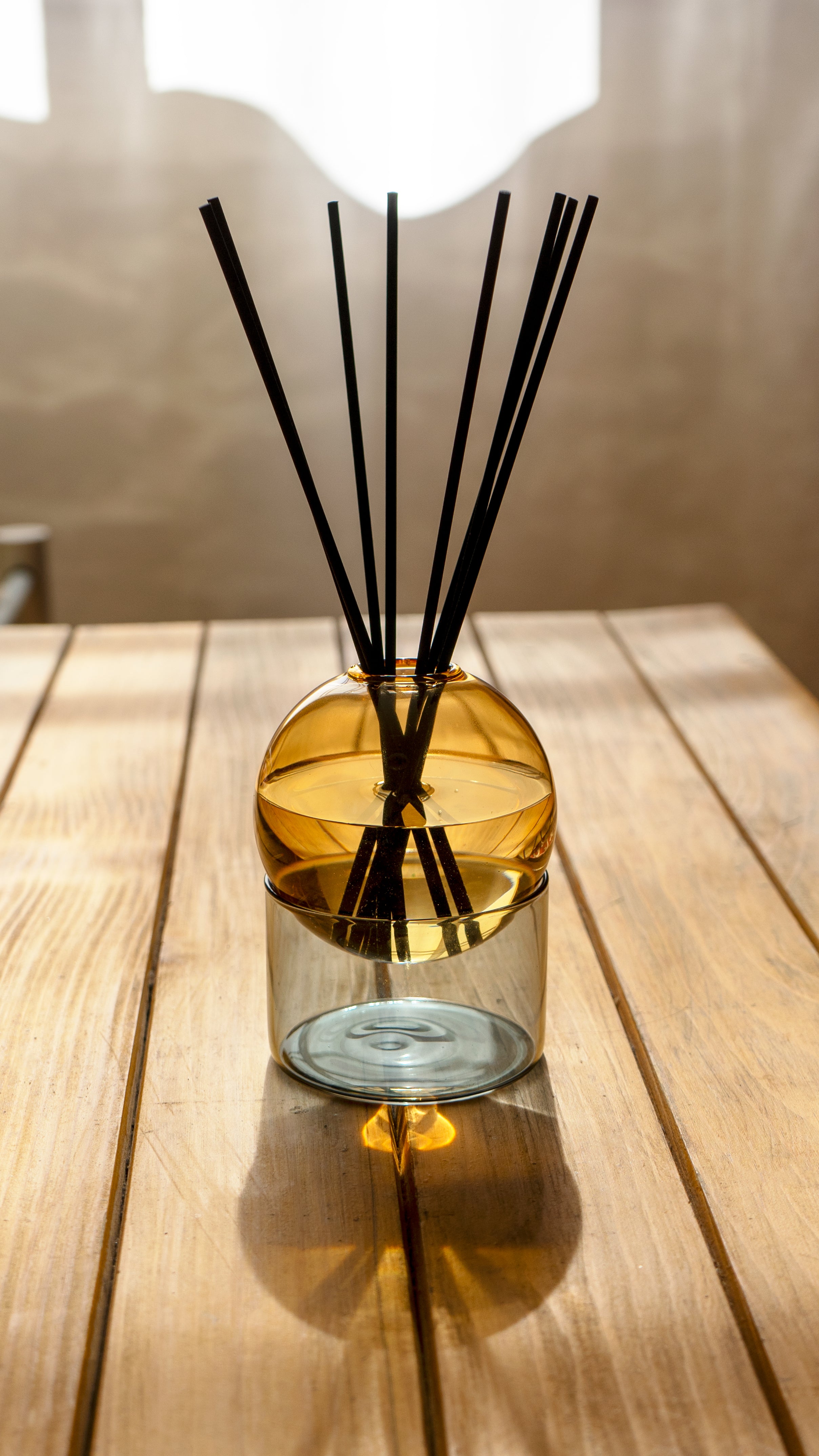 Vase en verre coloré ambre et gris