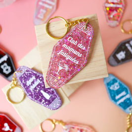 Porte clés Club des mamans fatiguées: Paillettes joie rouge