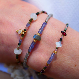 Bracelet ADVITIYA en acier inoxydable avec tourmaline, grenat, hématite, nacre et tanzanite