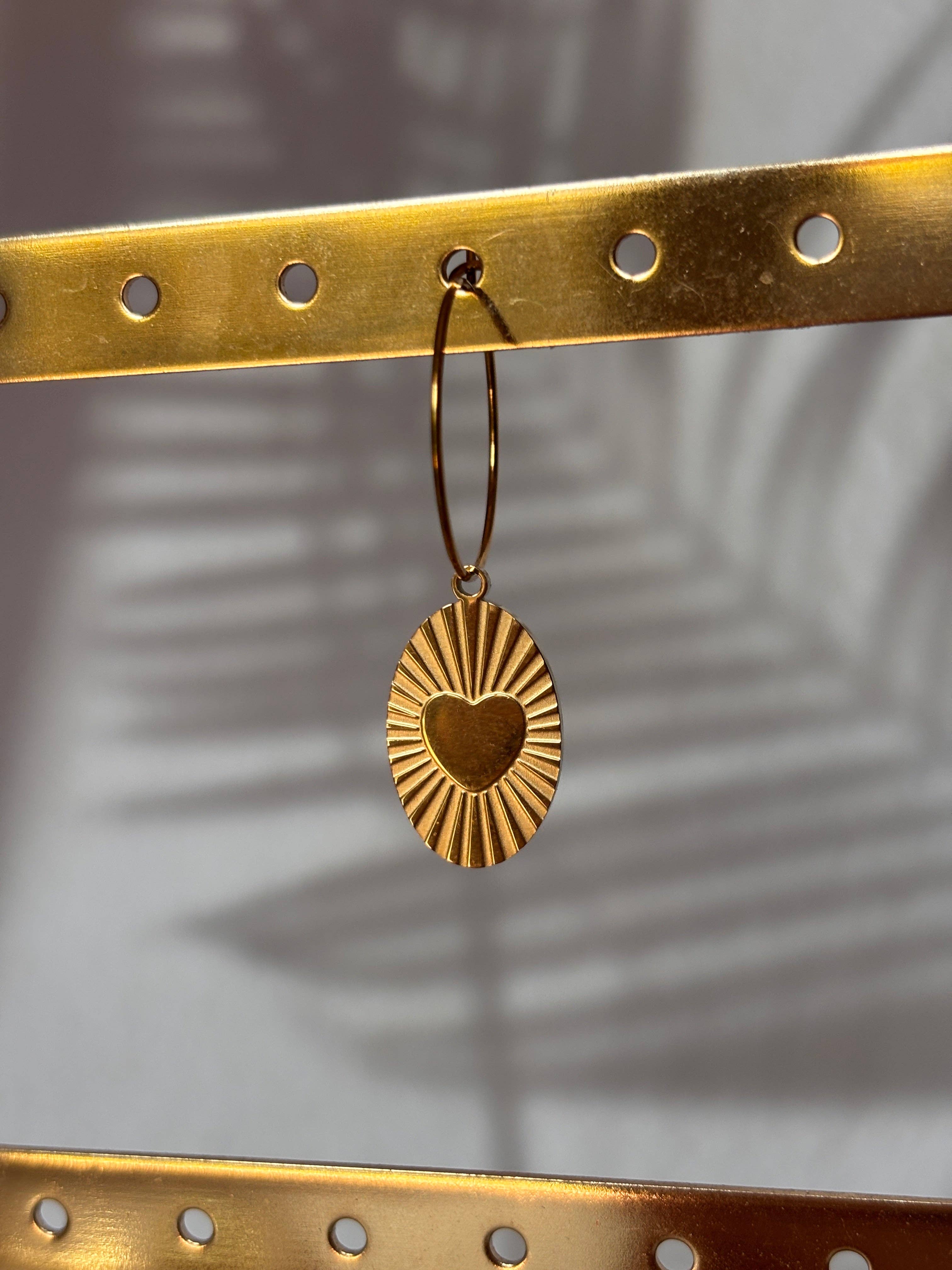 Mix and Match – Boucles d'oreilles simples avec pendentif: Poisson rouge - liberté