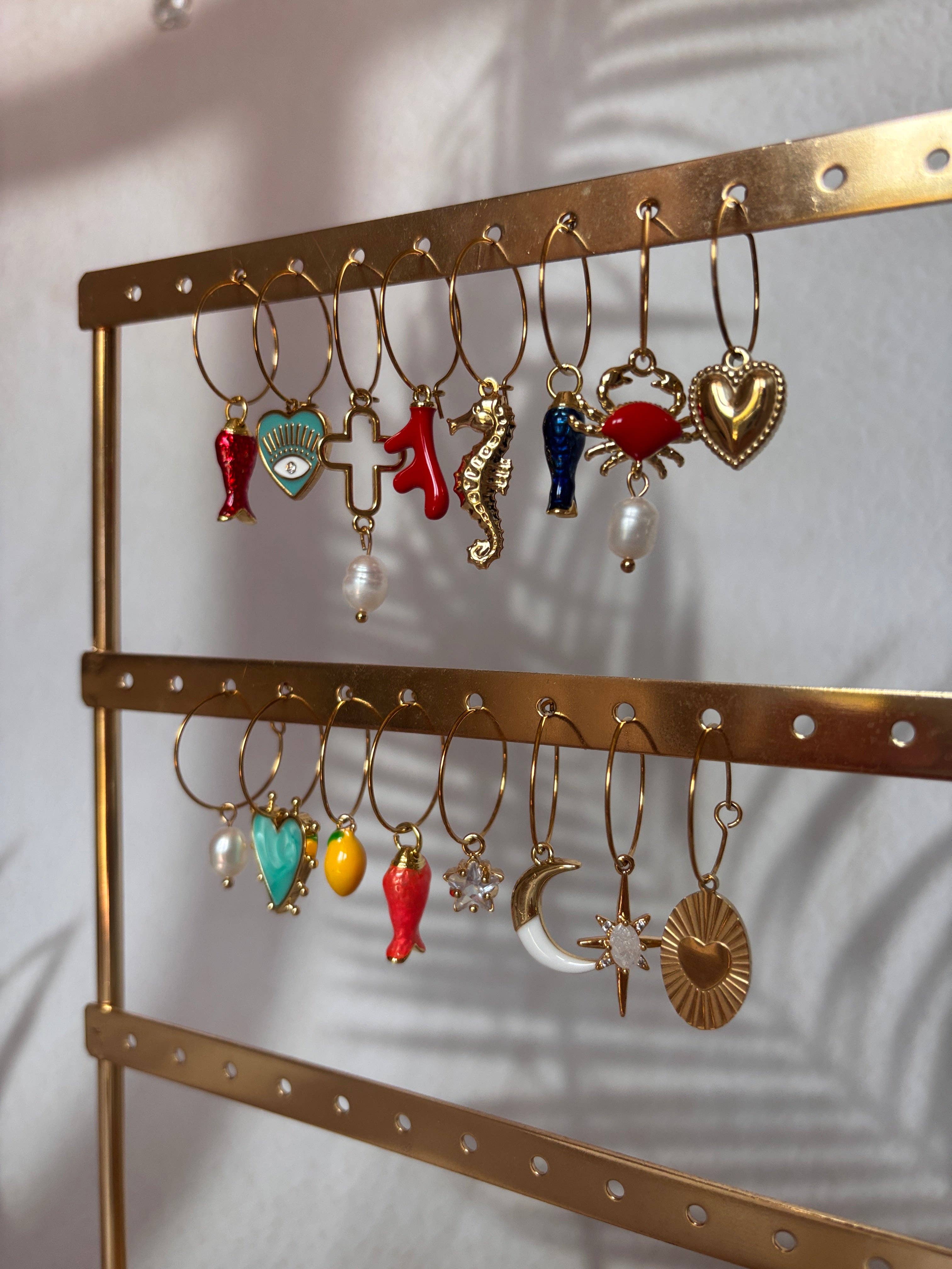 Mix and Match – Boucles d'oreilles simples avec pendentif: Poisson rouge - liberté