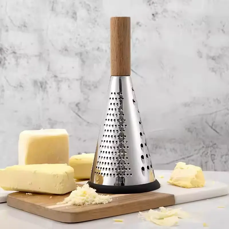 Râpe conique à fromage et légumes avec poignée en bois