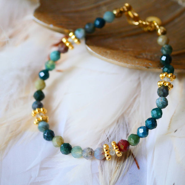 Bracelet Paola en agate indienne avec charms en labradorite dorée à l’or fin
