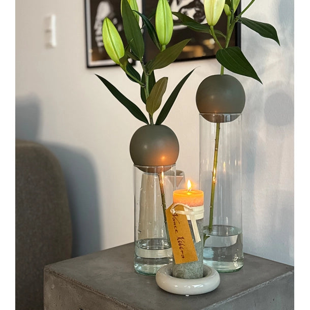 Ensemble avec Vase en Fleurs et Boule en Fleurs, Olive Brûlé 20cm
