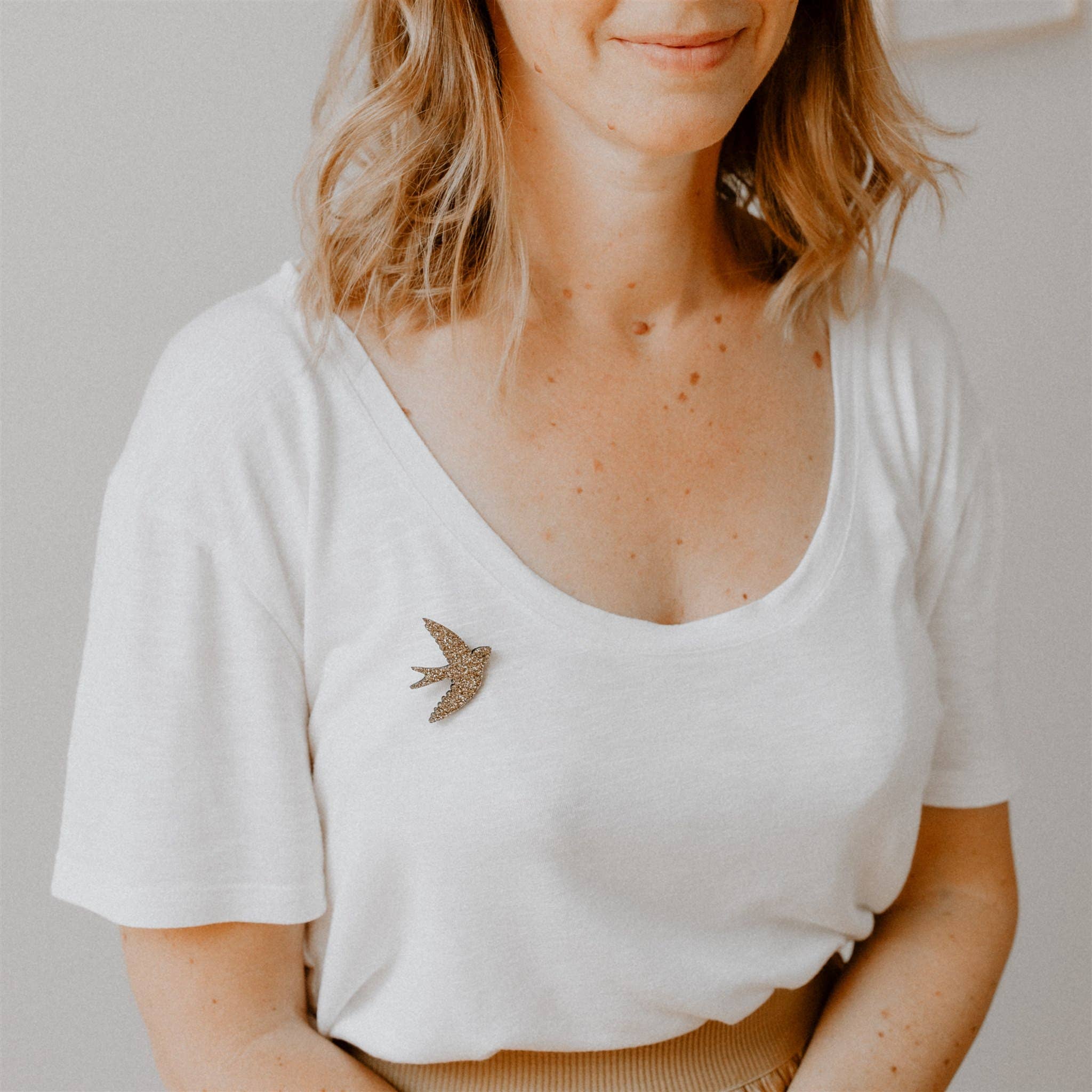 Pin's en paillettes - Hirondelle: Doré