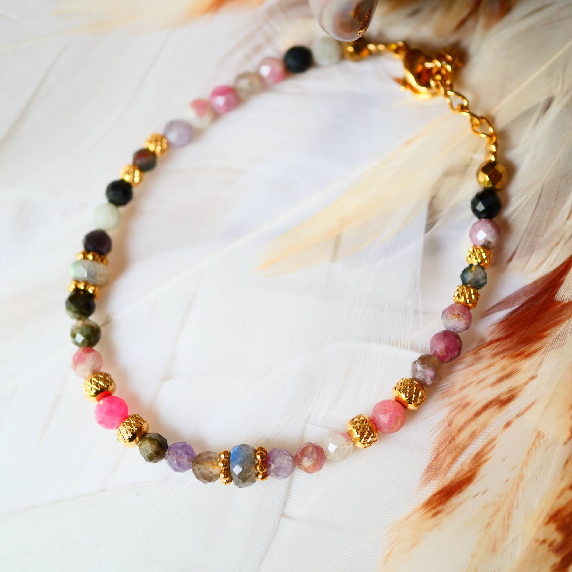 Bracelet AARAM en acier inoxydable avec tourmalines, rhodonites et labradorite