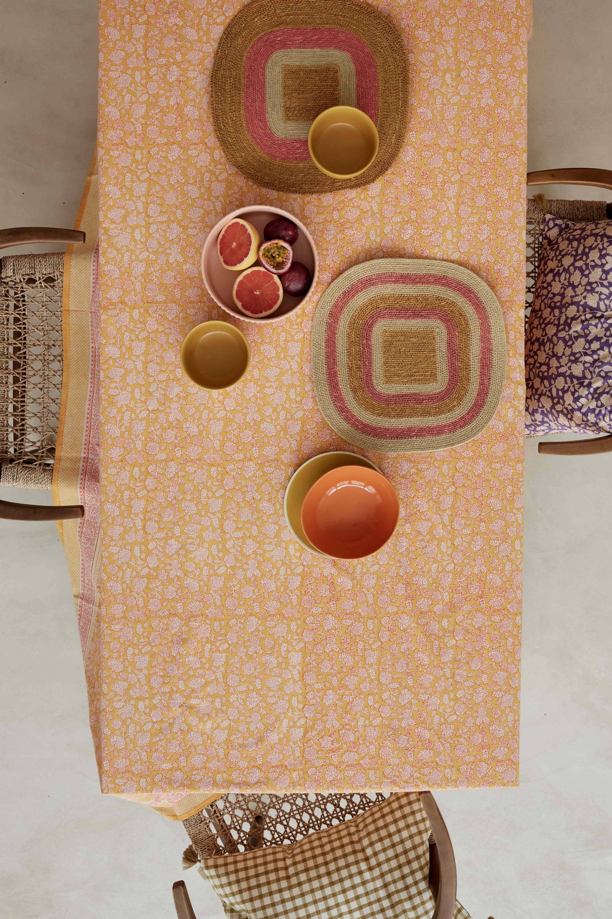Set de table en raphia et rayures bohèmes Mada Corail