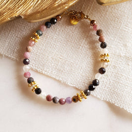 Bracelet Paola en tourmaline avec breloques labradorites dorées à l’or fin