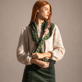 Foulard carré 90x90cm en cachemire imprimé LYS ÉMERAUDE