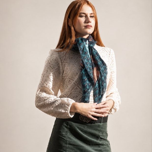 Foulard carré 90x90cm en cachemire imprimé LYS INDIGO
