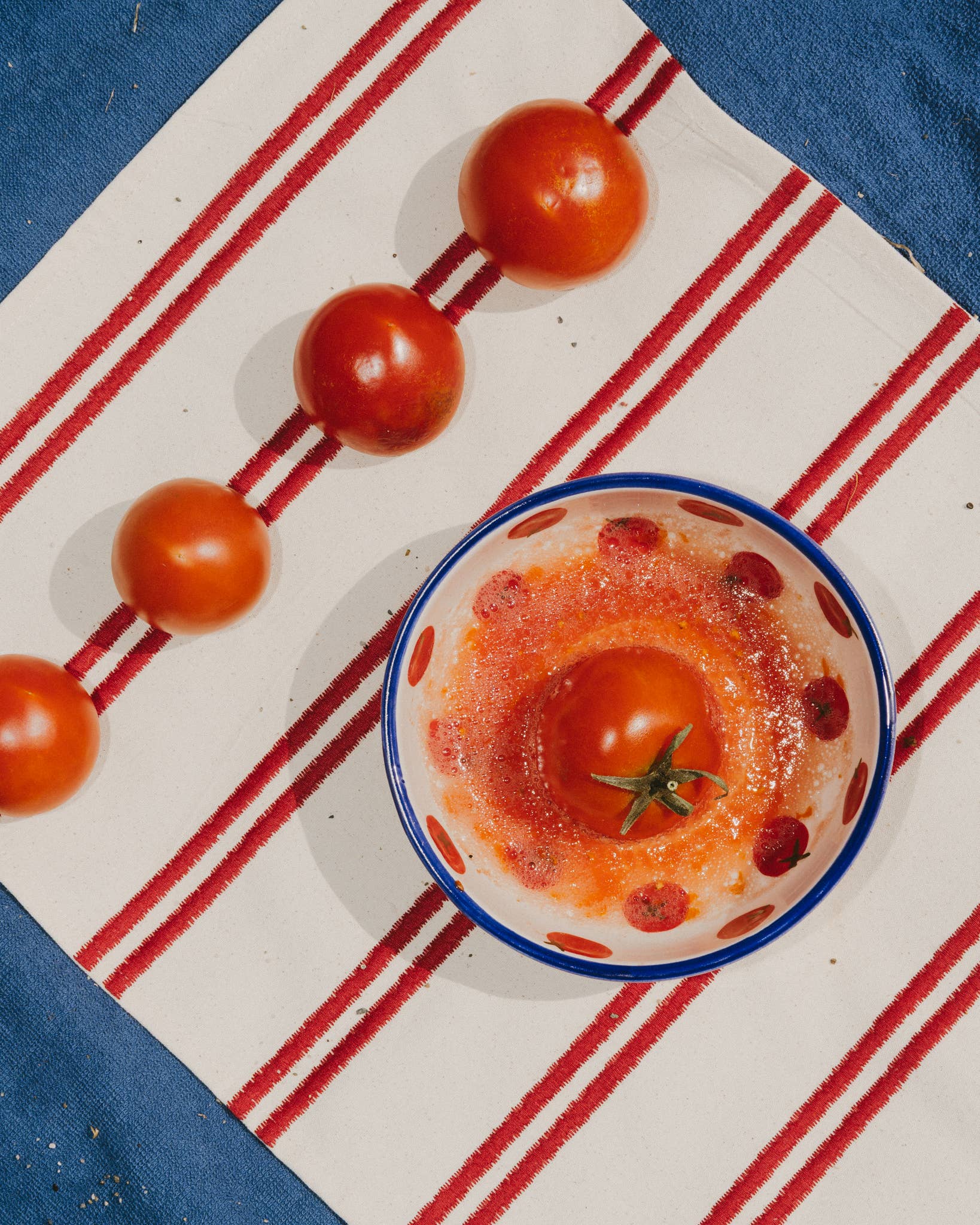 Plaque râpe à ail en céramique - Moyenne Rouge et Bleue - Pomodoro: AVEC EMBALLAGE