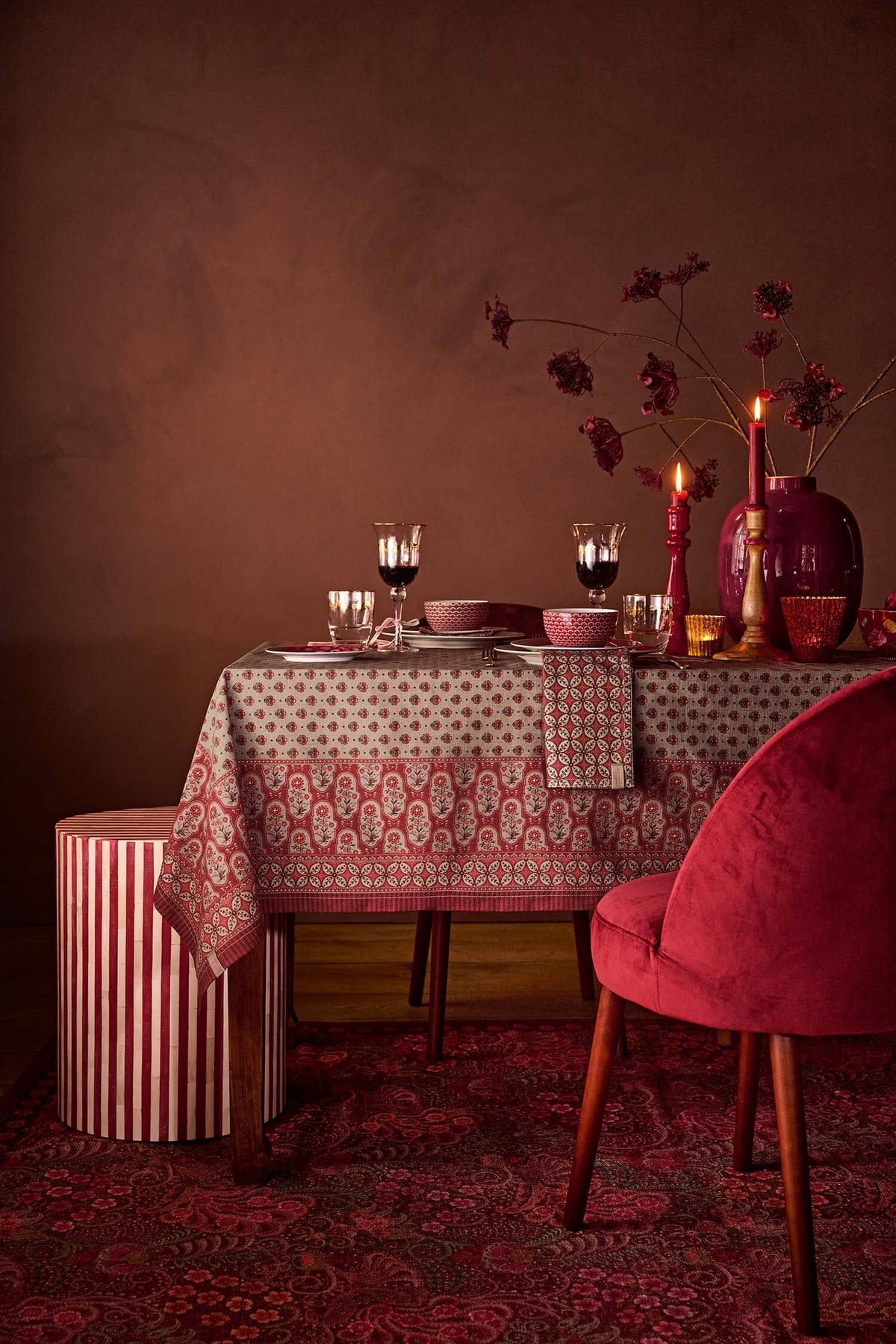 Nappe Blooming Tales Rouge Foncé 150cm x 250cm
