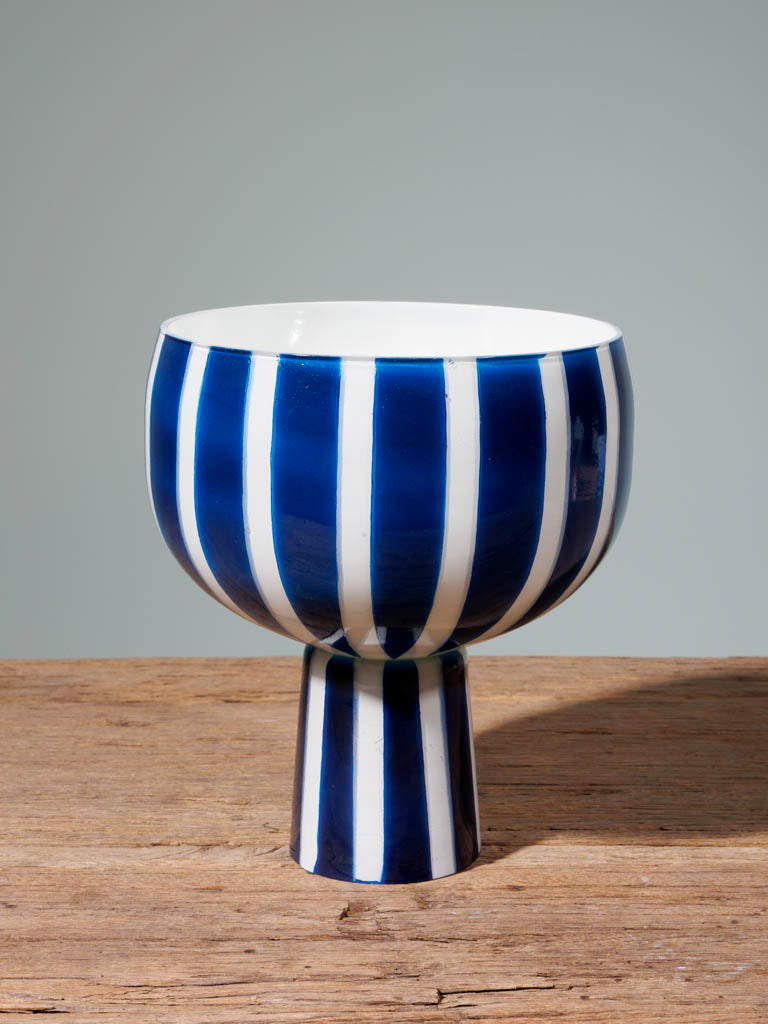 Vase rayé sur pied bleu et blanc