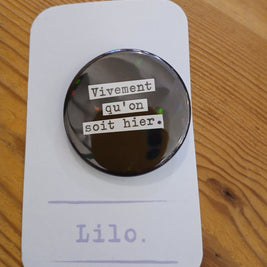 Badge Vivement qu'on soit hier