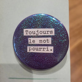 Badge Toujours le mot pourri