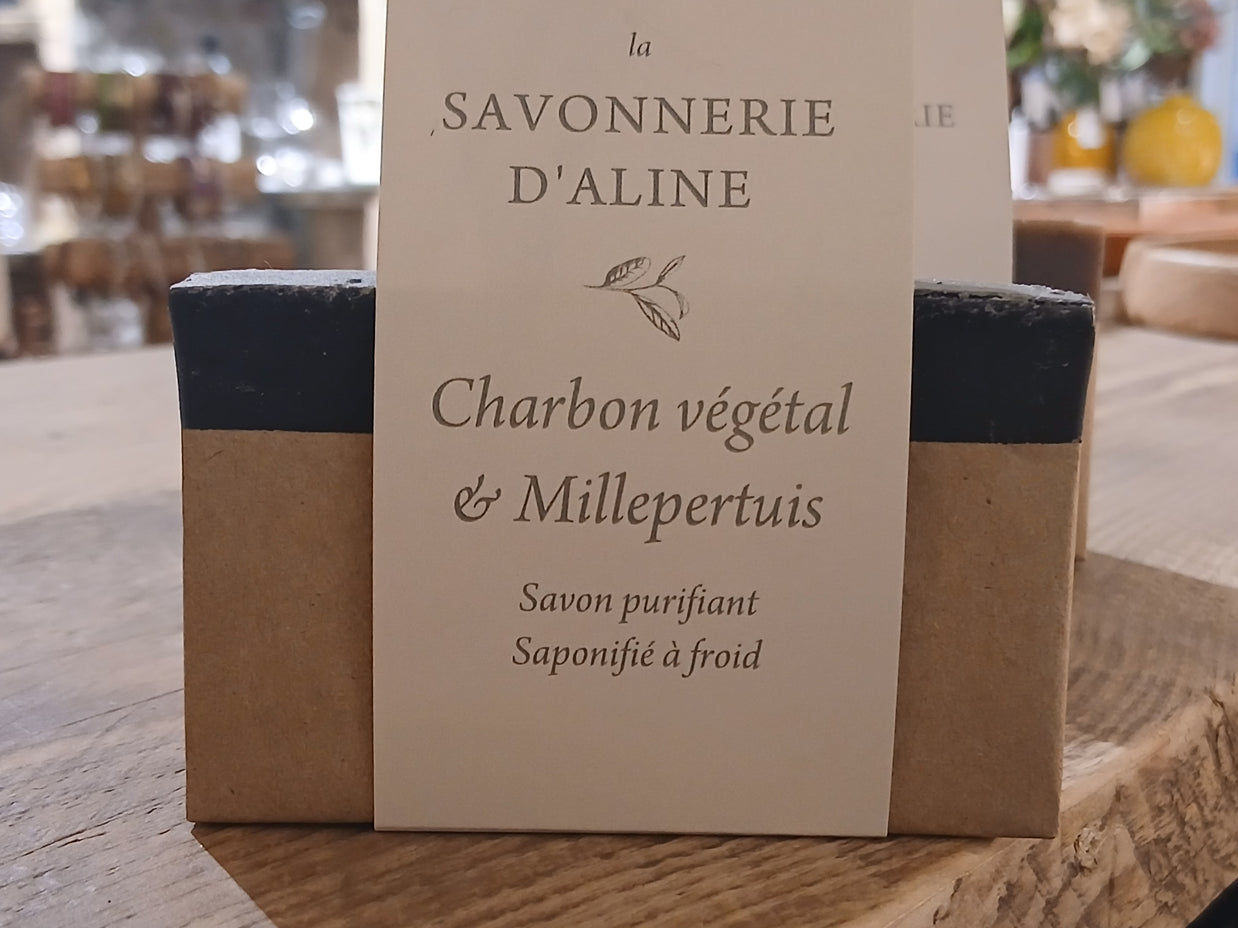 Savon charbon végétal et millepertuis