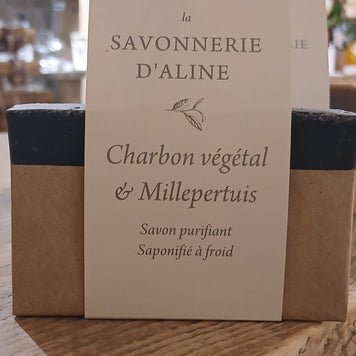 Savon charbon végétal et millepertuis